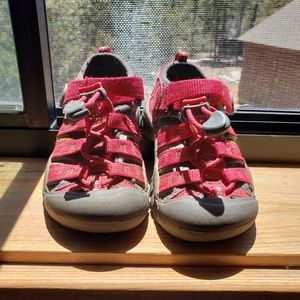 Toddler keen size 9